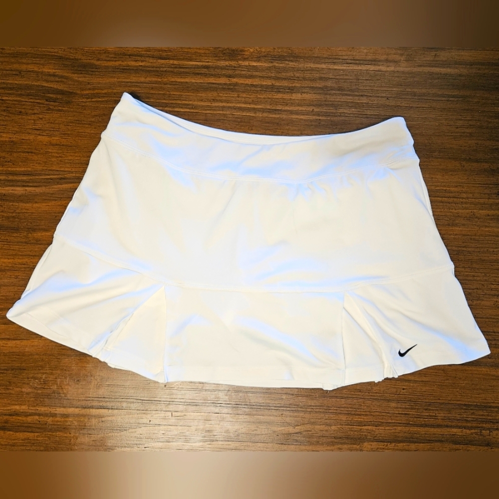 Nike Women's Court Victory Tall Flouncy Tennis White Skort Sz L